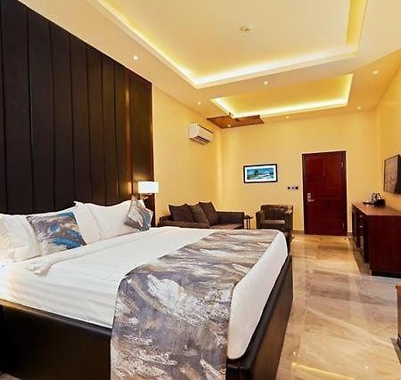 Senators Suites And Towers Hotel Omole Bagian luar foto