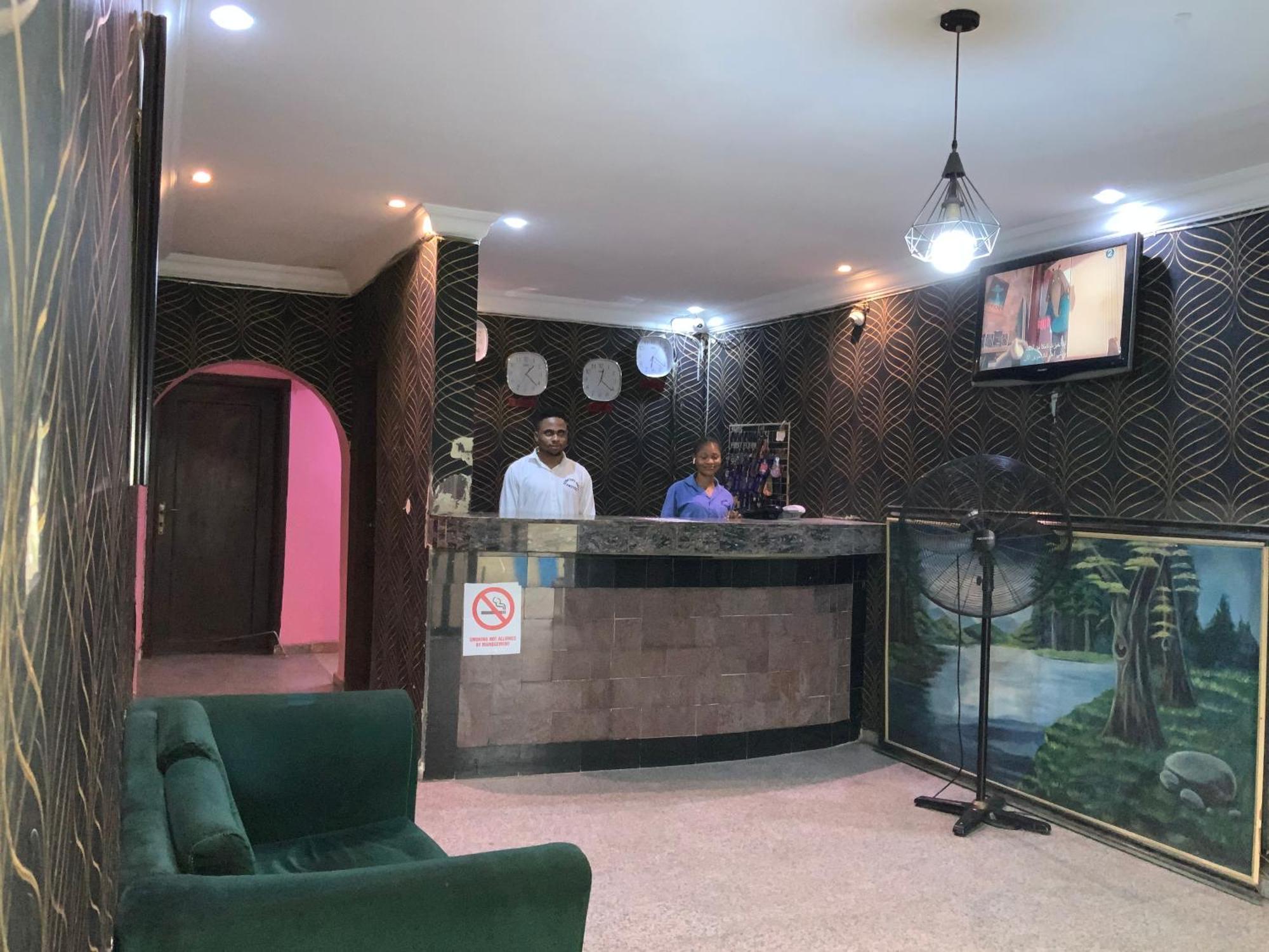 Senators Suites And Towers Hotel Omole Bagian luar foto