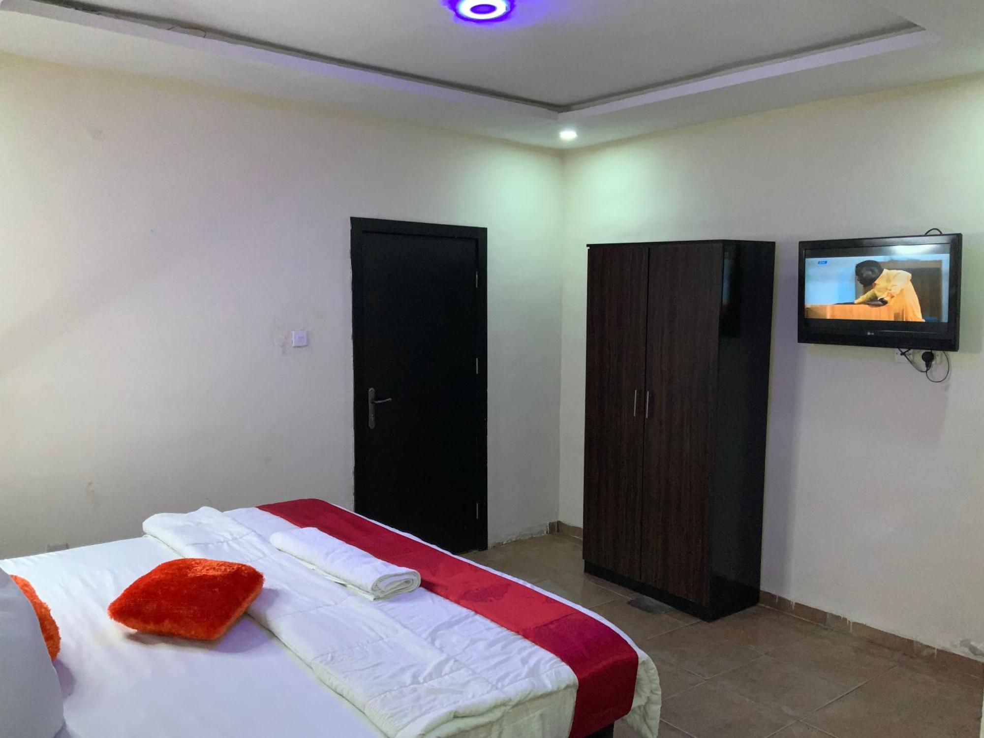 Senators Suites And Towers Hotel Omole Bagian luar foto
