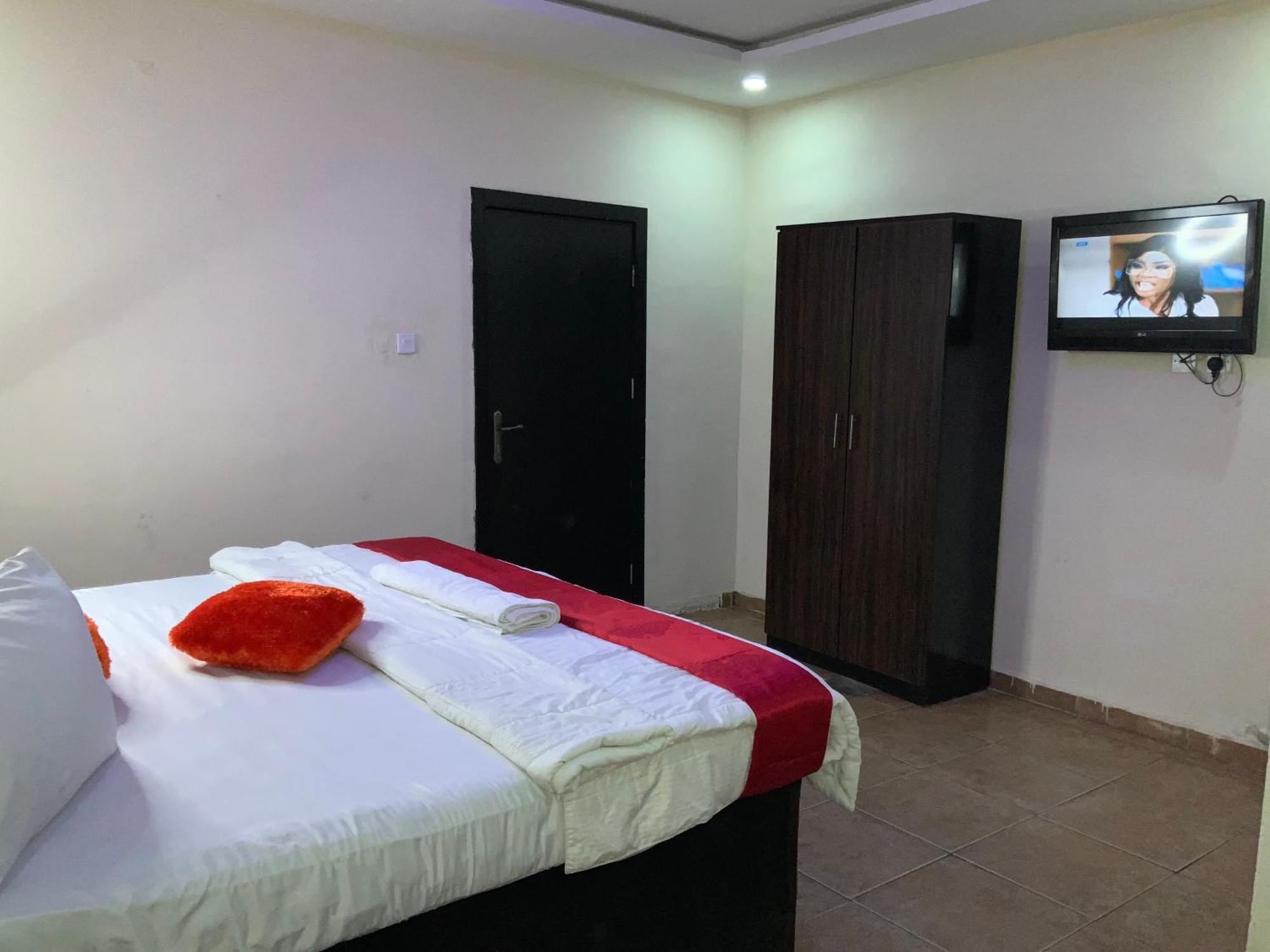 Senators Suites And Towers Hotel Omole Bagian luar foto