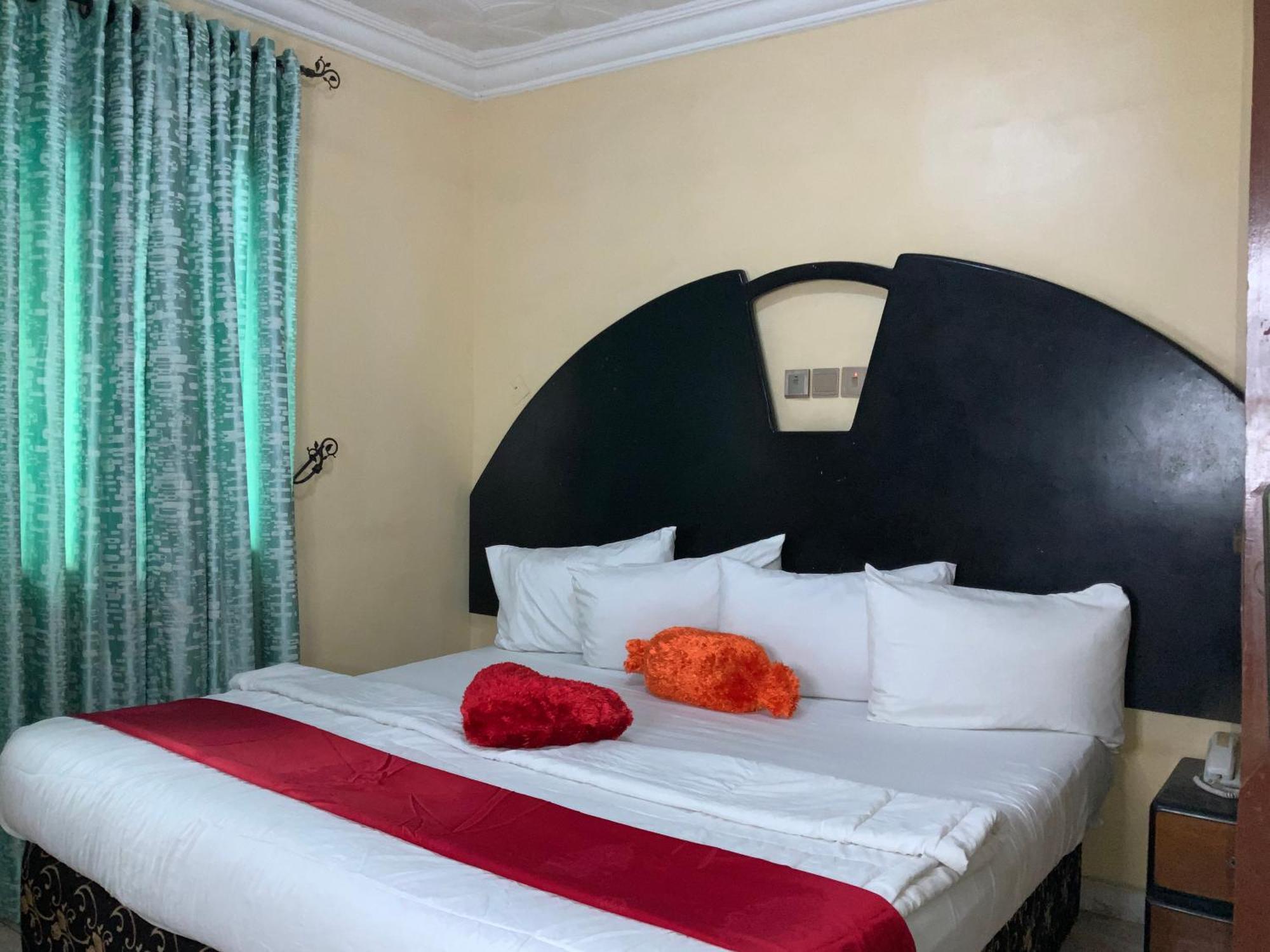 Senators Suites And Towers Hotel Omole Bagian luar foto