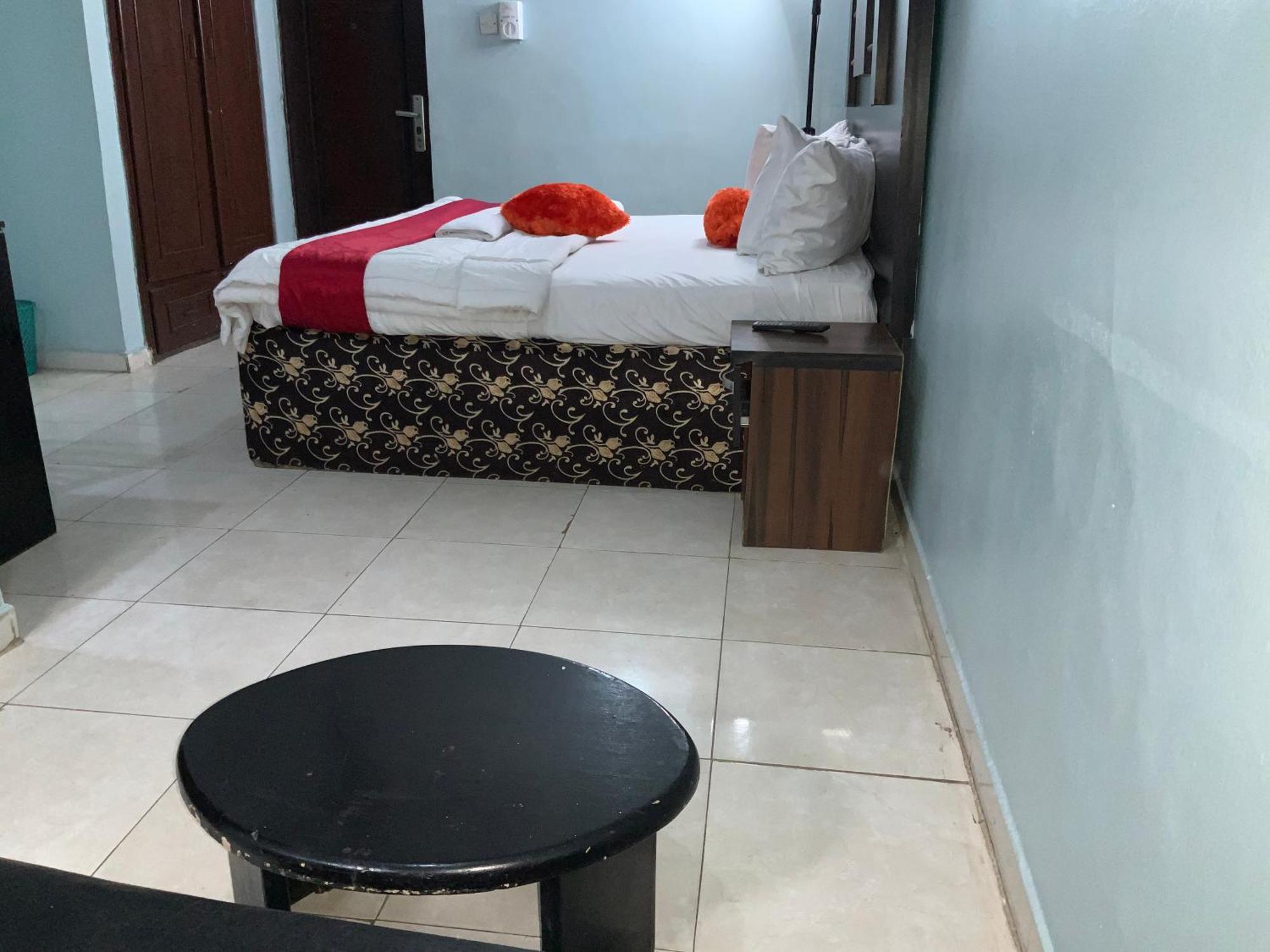 Senators Suites And Towers Hotel Omole Bagian luar foto